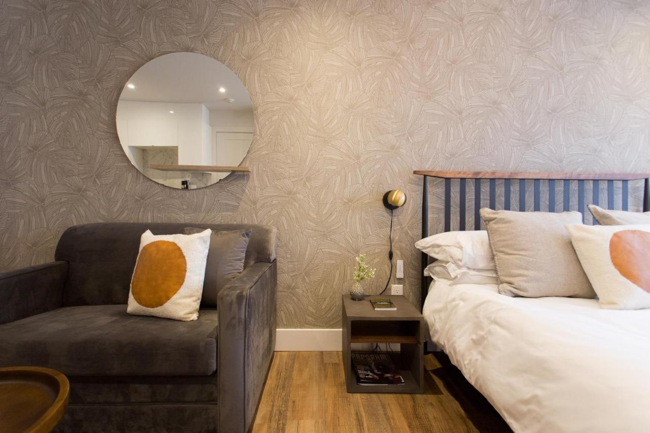 Romantic Studio In The Heart Of Little Italy By Den Stays Монреал Екстериор снимка