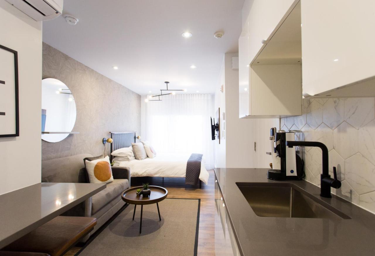 Romantic Studio In The Heart Of Little Italy By Den Stays Монреал Екстериор снимка