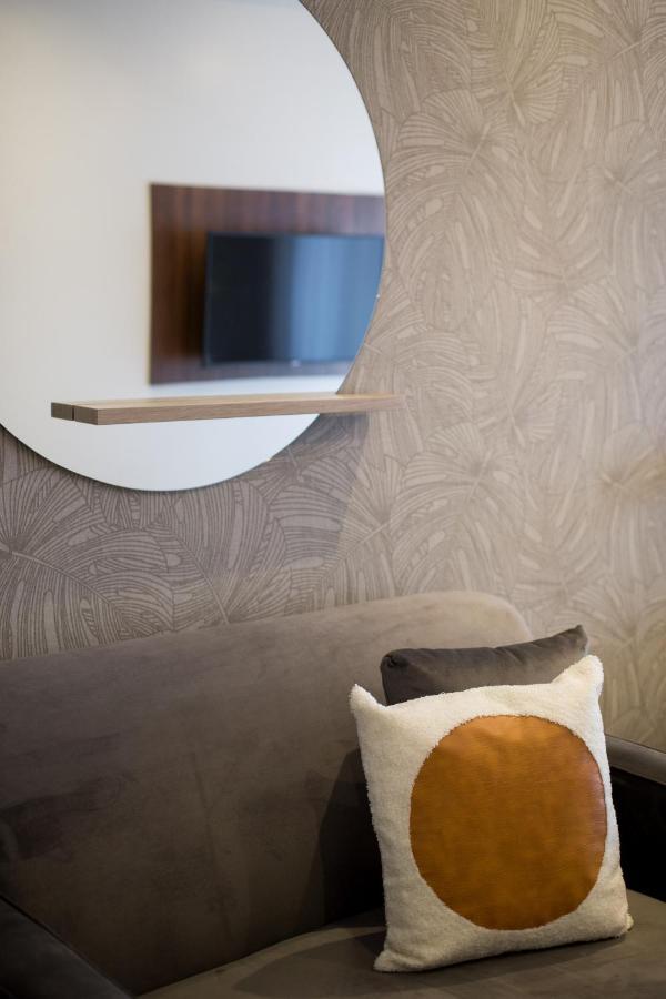 Romantic Studio In The Heart Of Little Italy By Den Stays Монреал Екстериор снимка