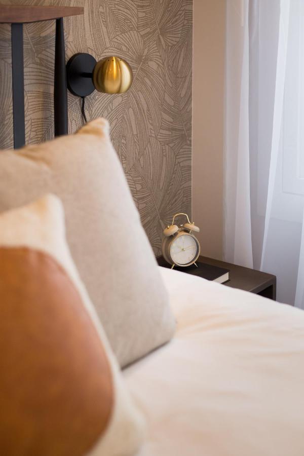 Romantic Studio In The Heart Of Little Italy By Den Stays Монреал Екстериор снимка